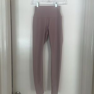 alo- 7/8 High-Waist Airbrush Legging.